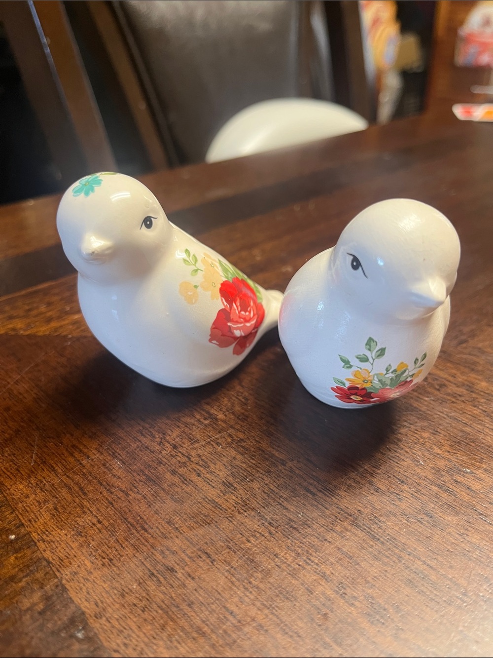 Pioneer woman  White Ceramic Floral Bird Figurines Salt & Pepper Shaker Set of 2